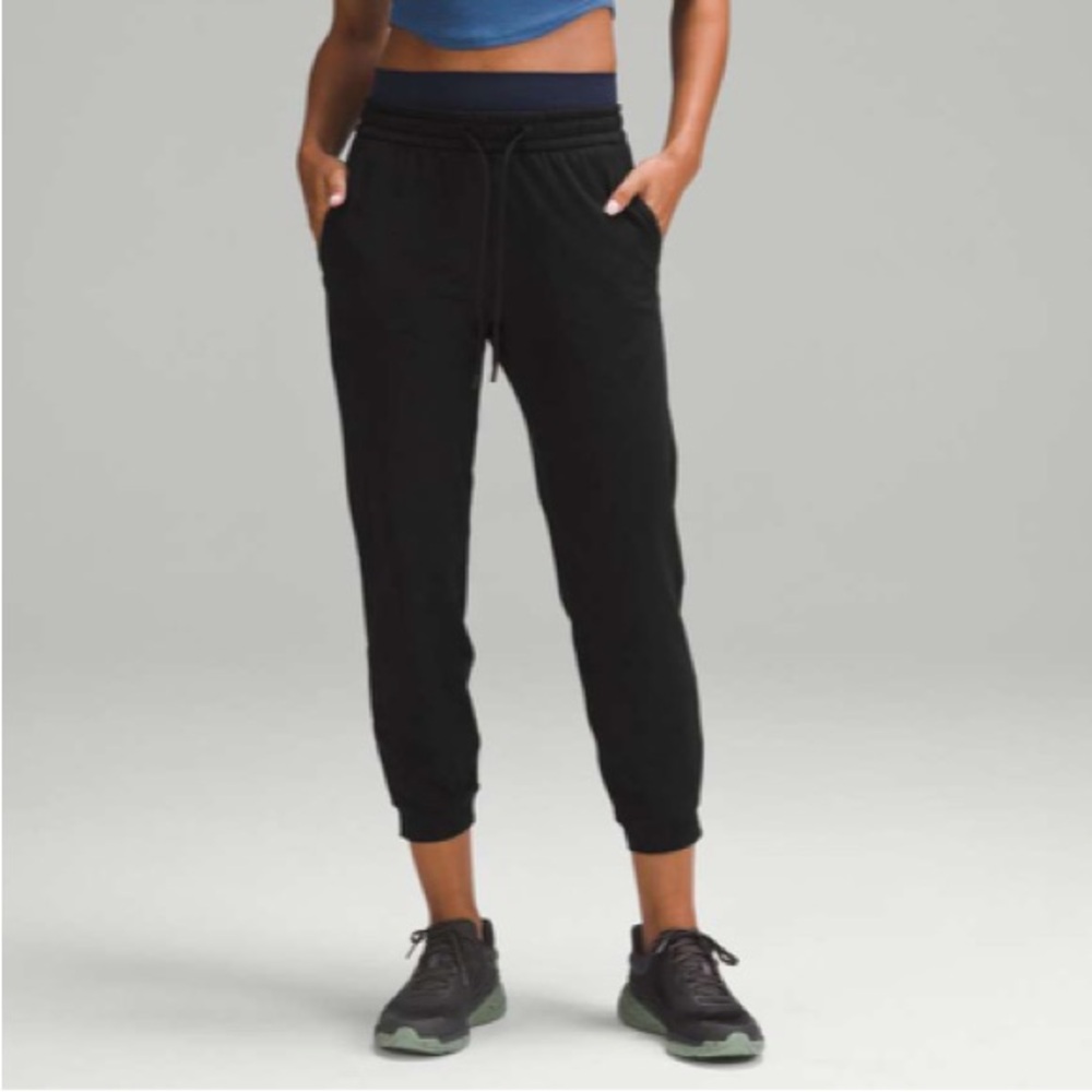 lululemon athletica Soft Jersey Classic-fit Mid-Rise Jogger Pant Size 6